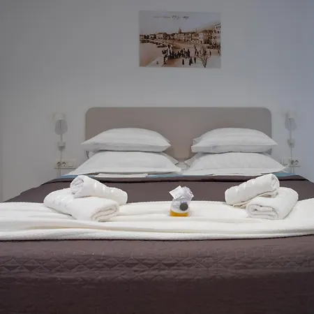 Center アパート マカルスカ