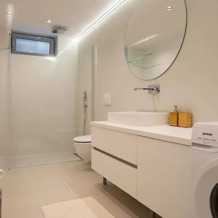 Center アパート マカルスカ