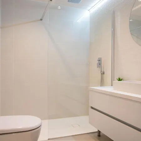 Center アパート マカルスカ