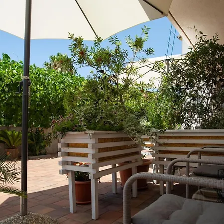 Center マカルスカ