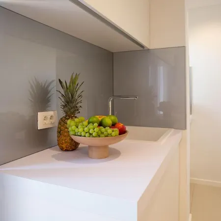 Center * マカルスカ